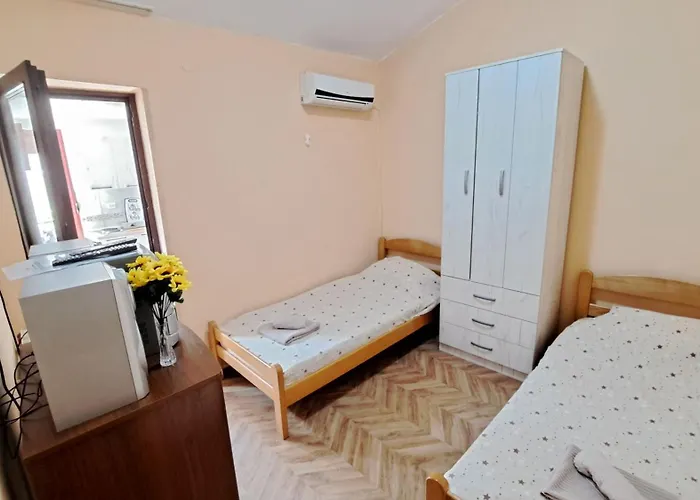 Kotor hotels near St Luke's Church