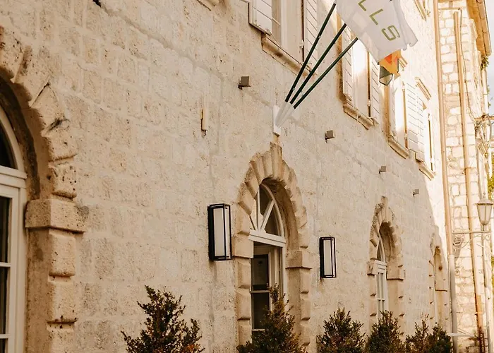 Best Perast Hotels For Families With Kids near Zmajevic Palace