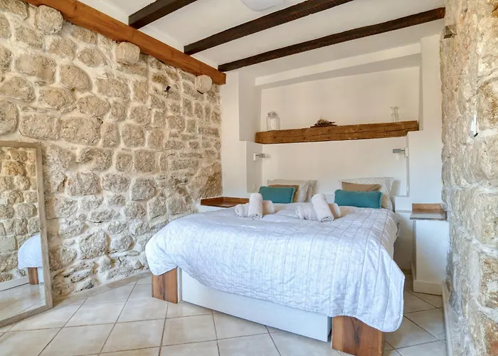 Kotor Pet Friendly Lodging and Hotels near Best View of Kotor