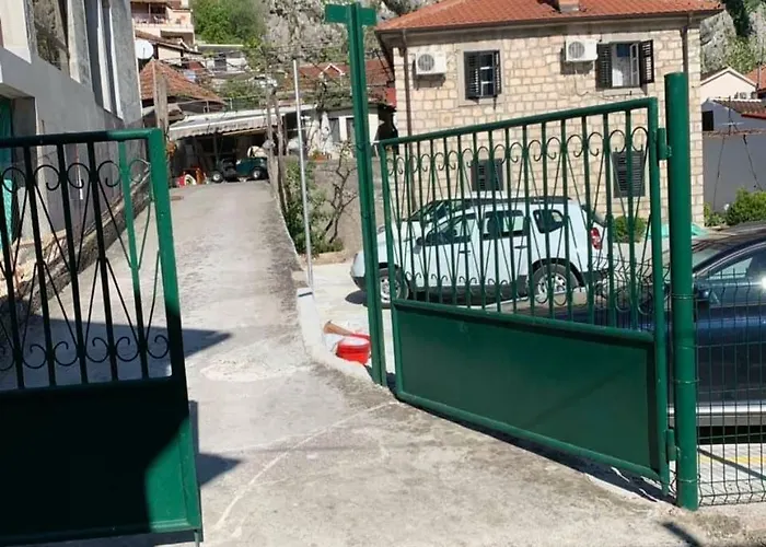 Kotor Pet Friendly Lodging and Hotels near Kotor Serpentine